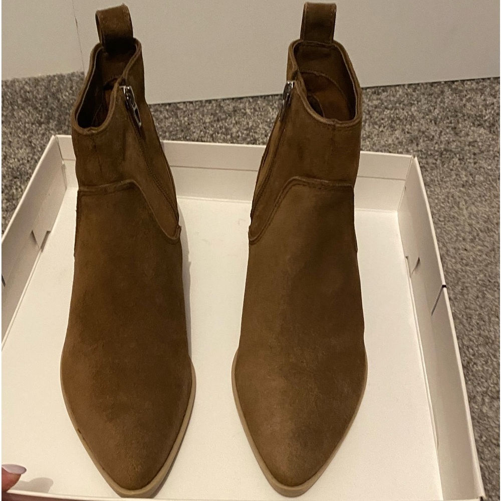 Dolce Vita Able Dark Brown Suede booties